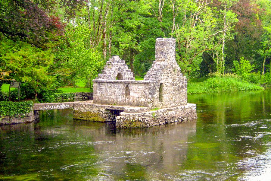 Galway, Cliffs of Moher & Connemara: 2-Day Combo Tour - Overnight in Galway, with Breakfast Included