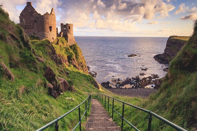 Giant's Causeway Day Tour from Dublin - Belfast in one hour: a taste near City Hall, not a full city break