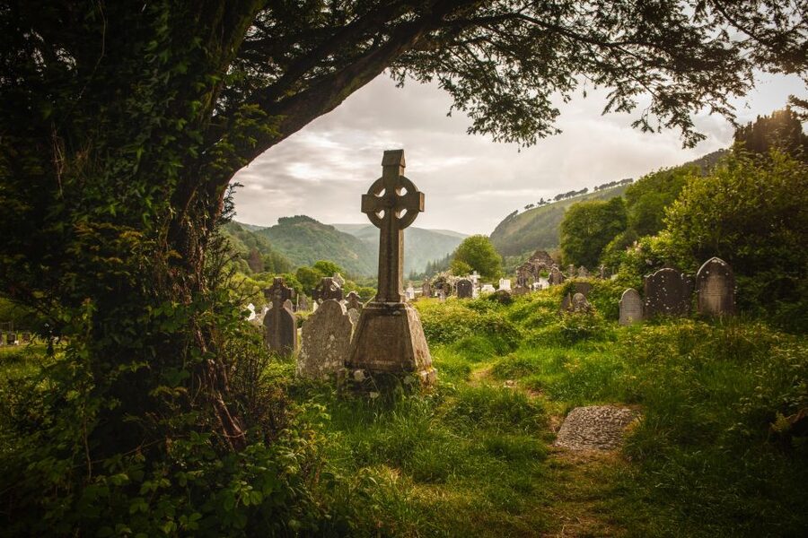 Ireland: Blarney Castle, Kilkenny & Irish Whiskey 3-Day Tour - The coastline drive to Kinsale, where dinner plans get easy