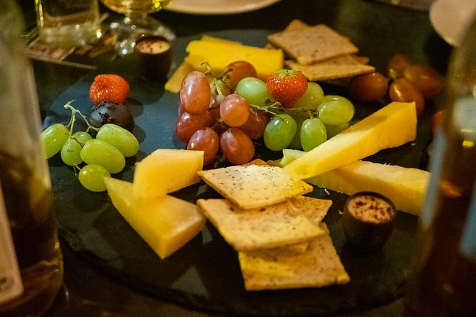 Premium Whiskey and Food Tasting in Dublin - How the pairings work: cheese, crackers, fruits, and handmade chocolates
