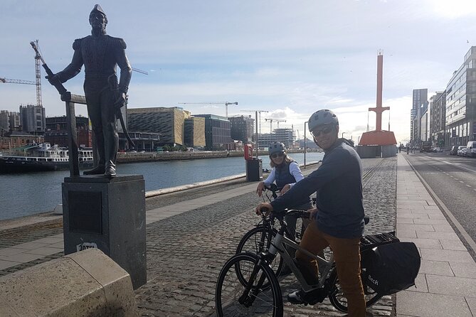 Private Dublin Historical and Heritage Tour by Bike - Dubh Linn Gardens and The 40 Steps: quick pauses that teach you the city