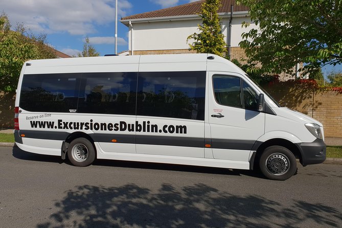 Private tour to the Cliffs of Moher guided in Spanish - A full-day route: Wild Atlantic Way, Burren, and Galway Bay