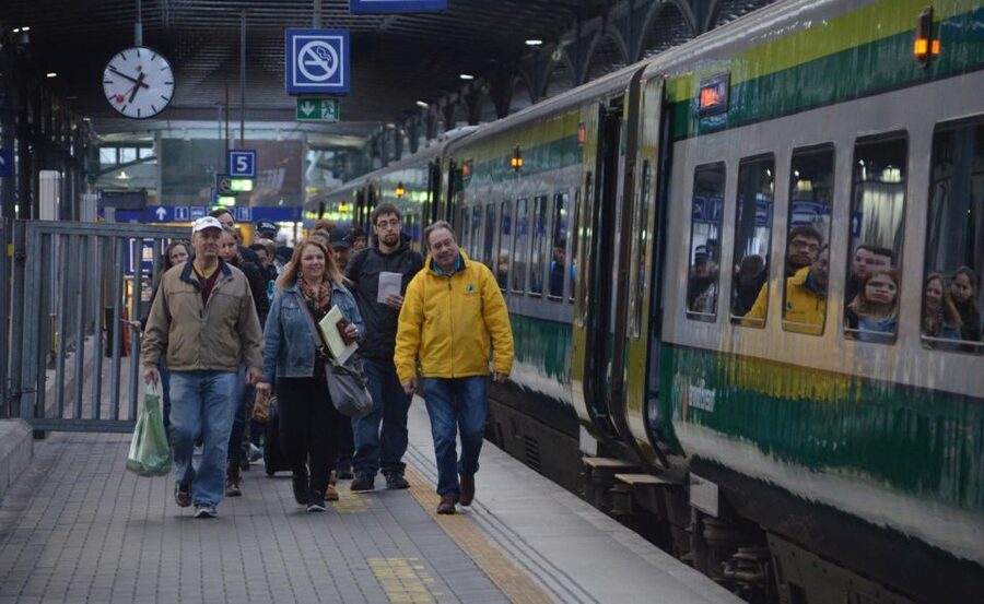 Rail Tour: The Cliffs of Moher & Bunratty Castle Tour - Key highlights worth waking up early for
