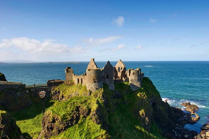 The Giant's Causeway, Dunluce Castel and Belfast - Spanish guide - Giant’s Causeway: hexagons, columns, and Scotland on clear days