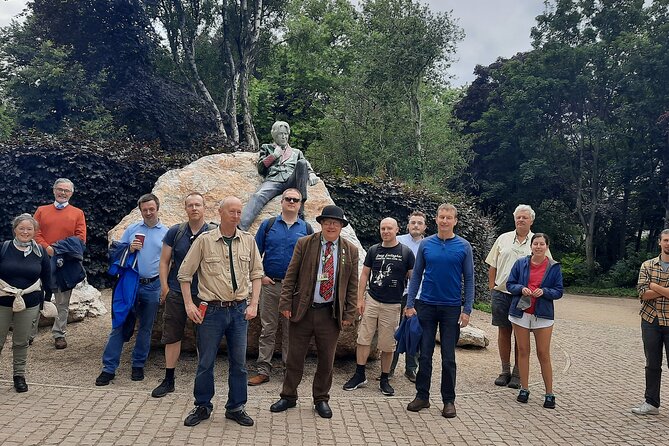 Walking tour in Merrion Square Park - Dublin Rogues Tour - Meet the Guide: Dave Kavanagh’s Storytelling Style