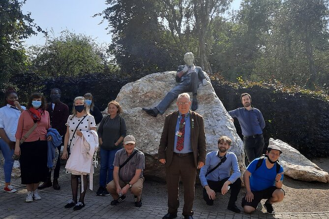 Walking tour in Merrion Square Park - Dublin Rogues Tour - Getting There and What to Expect When You Arrive