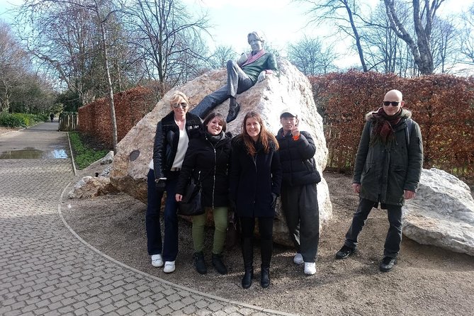 Walking tour in Merrion Square Park with a pint of Guinness Dublin Rogues Tour - A quick reality check on what you will and will not cover