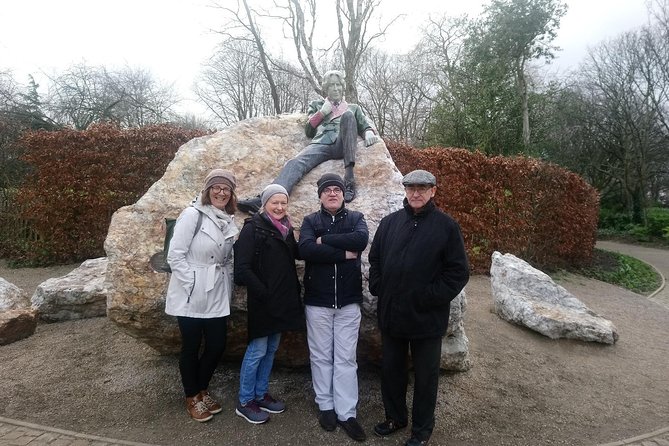 Walking tour in Merrion Square Park with a pint of Guinness Dublin Rogues Tour - What the walk feels like in real life