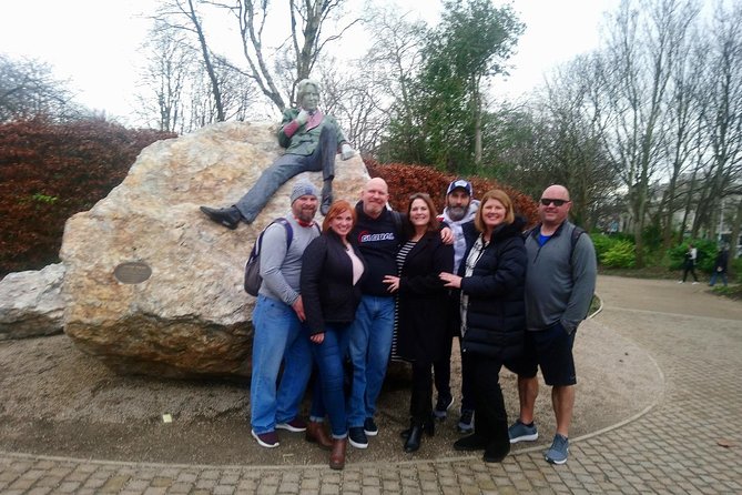 Walking tour in Merrion Square Park with a pint of Guinness Dublin Rogues Tour - Practical timing and group size, so you can plan your day